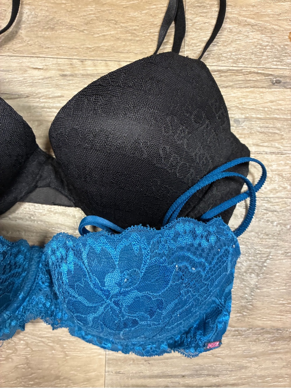 Victoria Secret 2 Push Up Bras PINK Date Logo Lace - Picture 3 of 11